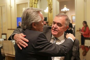 El Presidente saluda a Osvaldo