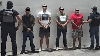 Marina captura a cuatro de