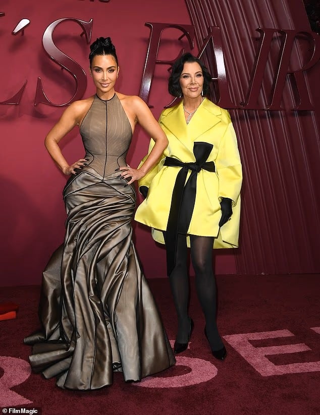 En alfombras rojas, suele reemplazar los trajes ejecutivos por vestidos de gala y piezas de fuerte presencia visual (FilmMagic)