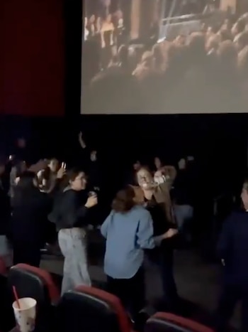 La gente abandonó sus butacas