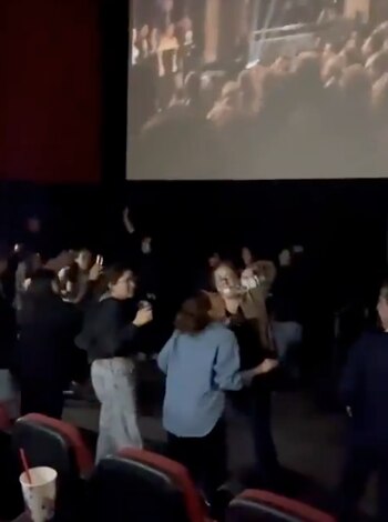 La gente abandonó sus butacas