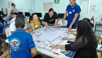 Más de 1,300 personas han participado en las capacitaciones impulsadas por la CNE para fortalecer la respuesta comunitaria ante emergencias. Cortesía: CNE