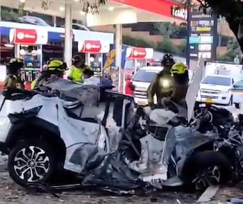 Vehículo accidentado en la calle