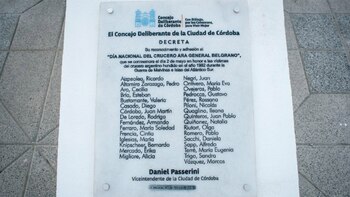 Polémica por una placa de