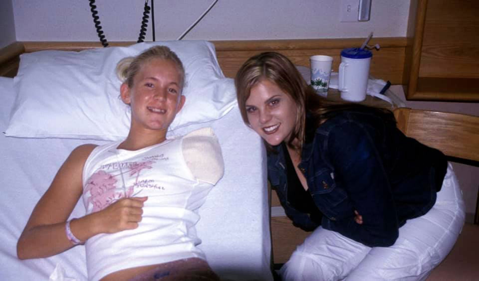 La surfista retomó la actividad en el mar 26 días después de la amputación con una tabla adaptada (bethanyhamilton)