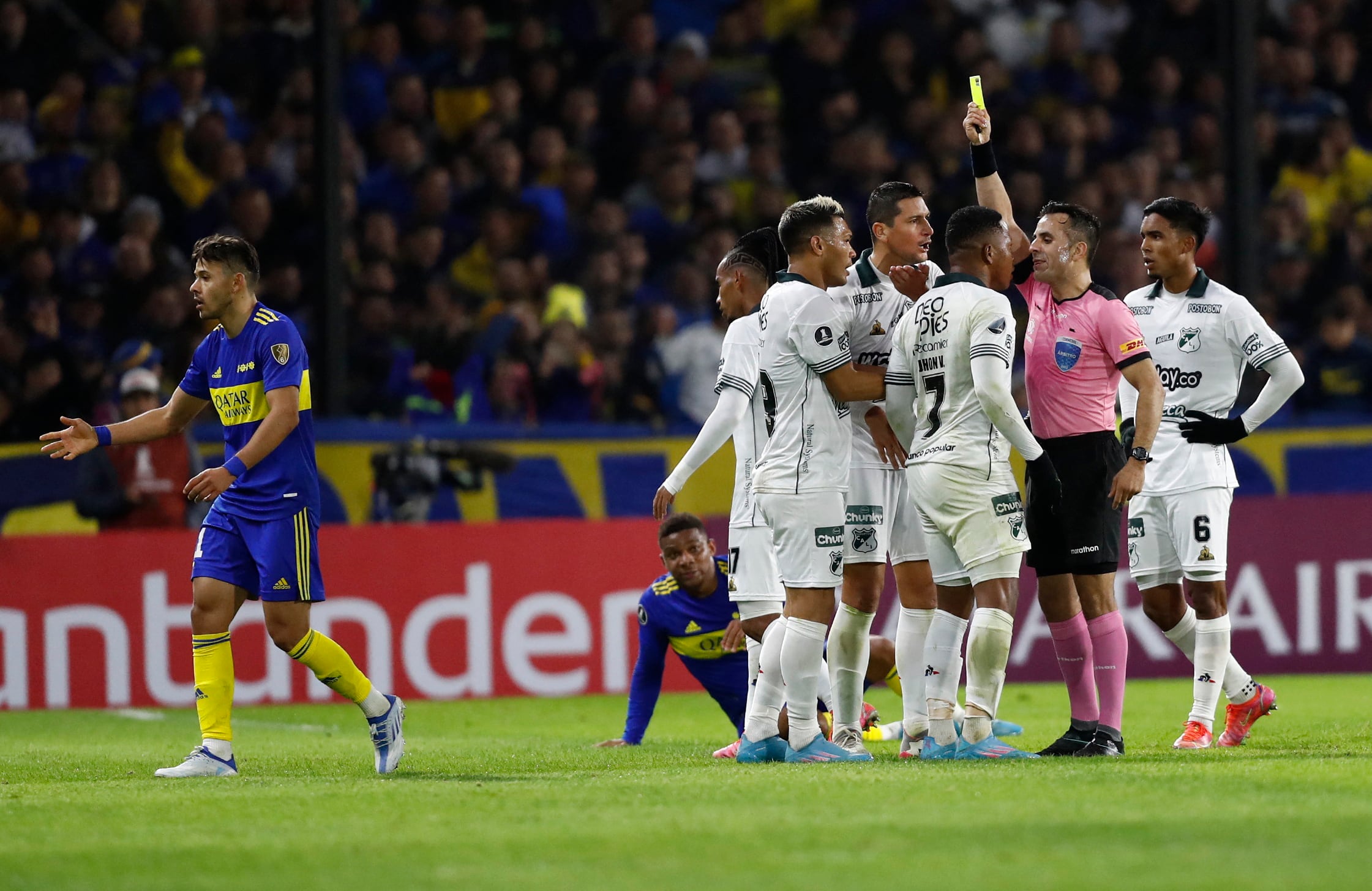 En 2022, Deportivo Cali no solo fue eliminado de Copa Libertadores en fase de grupos, sino que arrancó las malas campañas que lo dejaron al borde del descenso - crédito Agustín Marcarián/REUTERS