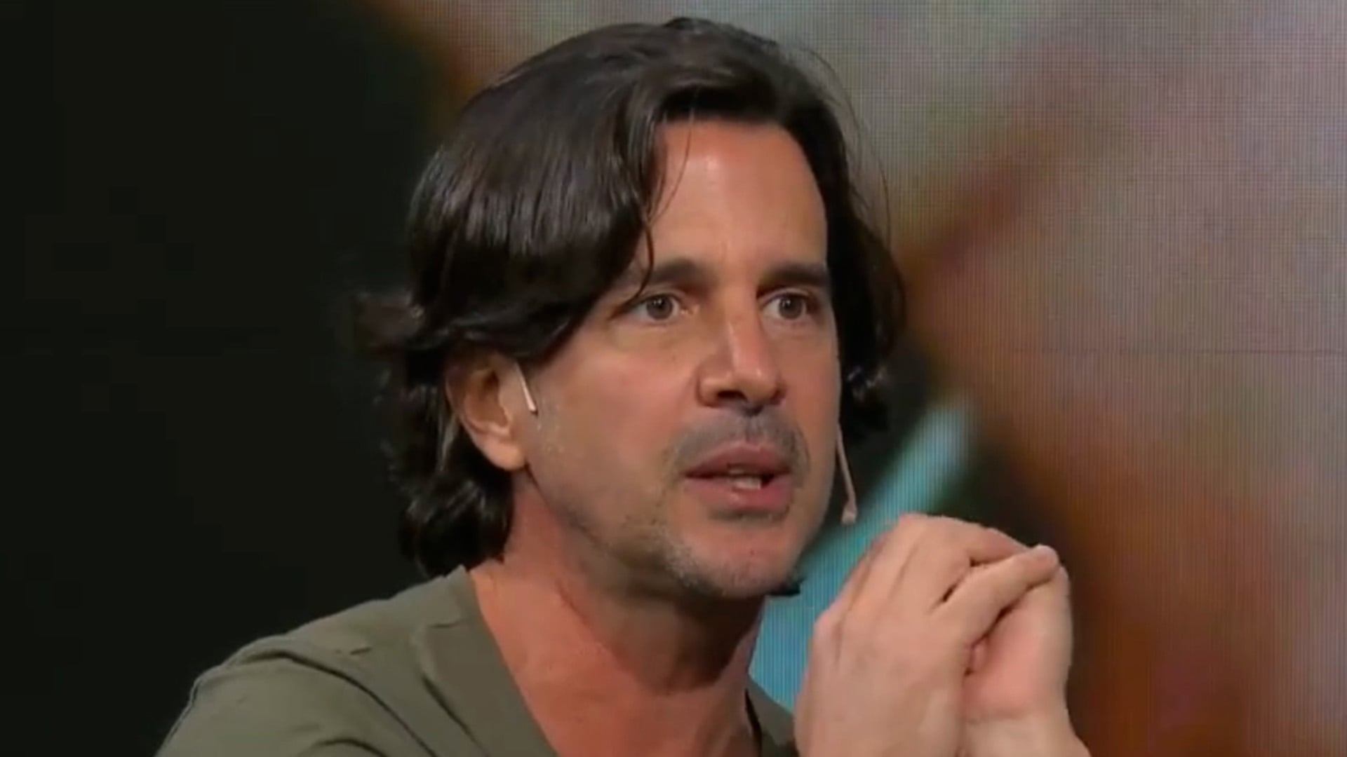 Santiago Almeyda evitó dar detalles explícitos sobre el encuentro con Florencia Peña, pero confirmó la historia con frases ambiguas