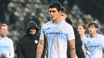 Alfonso Barco mantiene la titularidad en dura caída del Rijeka: su equipo se aleja de la Conference League