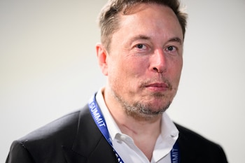 Musk ha dicho en varias entrevistas que trabaja durante extensas jornadas. Leon Neal/Pool via REUTERS