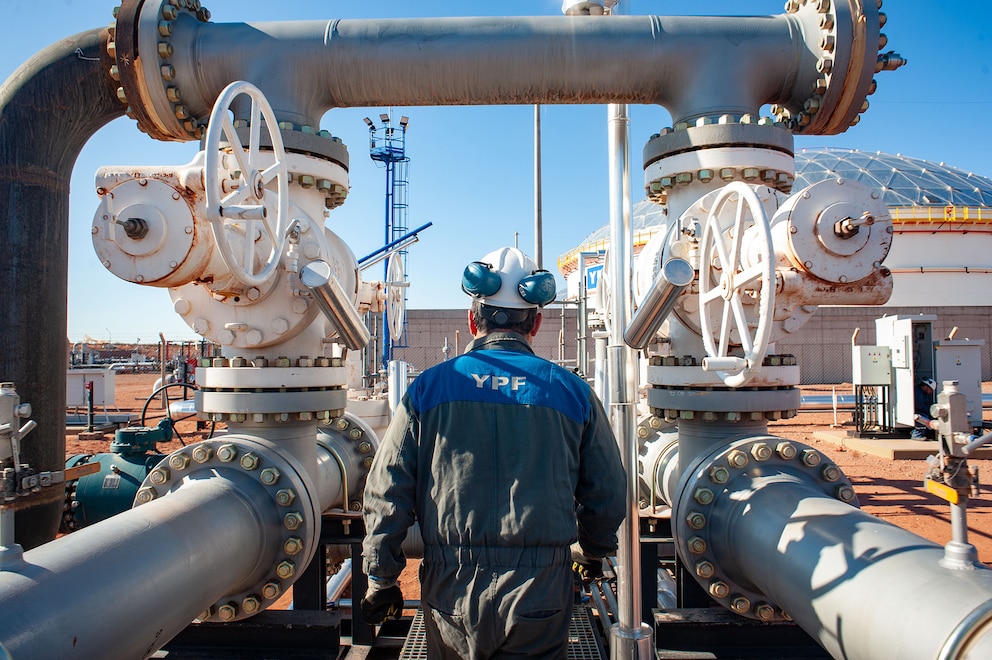 YPF toma el control de dos yacimientos clave en Vaca Muerta y consolida su liderazgo energético