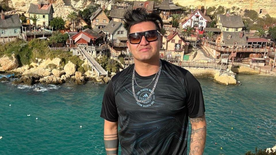 El artista no aclaró si ha intentado ubicar a su hermana en otras oportunidades ni si cuenta con familiares que puedan ayudarlo - crédito @oficialhassam/Instagram