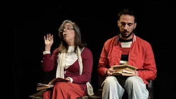 Obra de teatro "Oliva" + Dra Lucia Crivelli y Otros