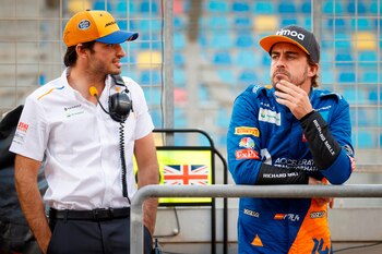 El español Fernando Alonso (d),