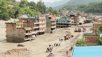 Nepal duplicó la cifra de desaparecidos y el colapso del glaciar en la frontera con China ya suma más de 2.000 víctimas