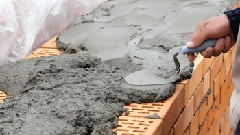 Consumo de cemento crece casi 8% impulsado por la construcción de viviendas y ya van 5 meses en expansión
