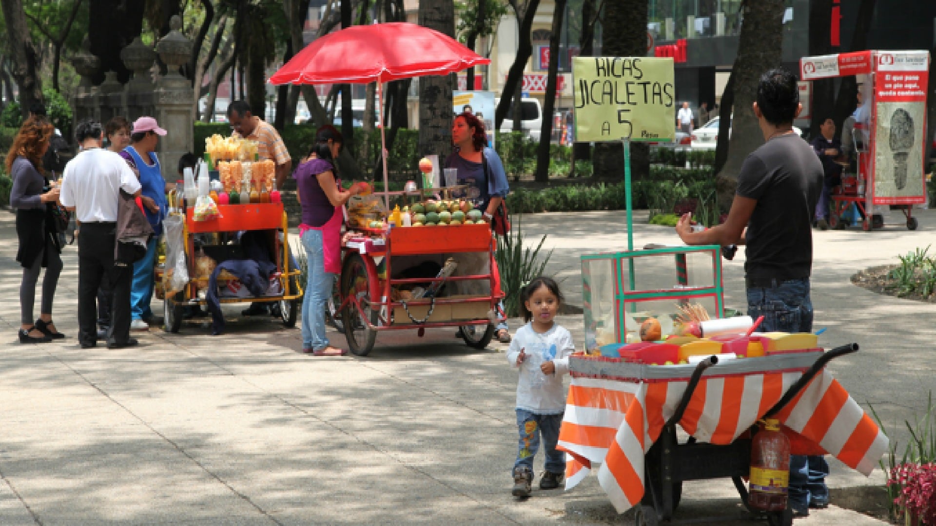 Pequeños comerciantes también resienten el impacto de los bloqueos en el Centro Histórico. (Foto: Twitter)