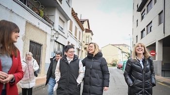 Pilar Alegría critica la "falta