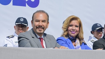 Alcalde de Atizapán de Zaragoza es exhibido al pedir apoyo electoral para su esposa al hacer uso de programas sociales