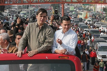 Ebrard junto a Enrique Peña