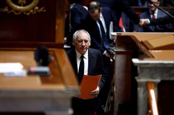 FOTO DE ARCHIVO. El primer ministro francés, Francois Bayrou, llega para pronunciar su discurso sobre política general en la Asamblea Nacional en París, Francia. 14 de enero de 2025 (REUTERS/Benoit Tessier)