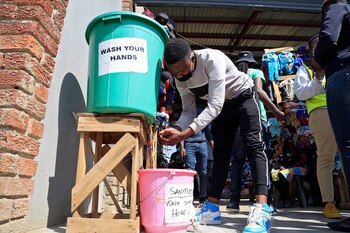 EFE/EPA/AARON UFUMELI