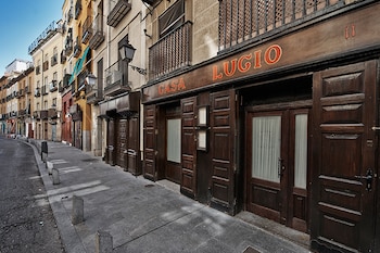 Puerta del restaurante Casa Lucio,