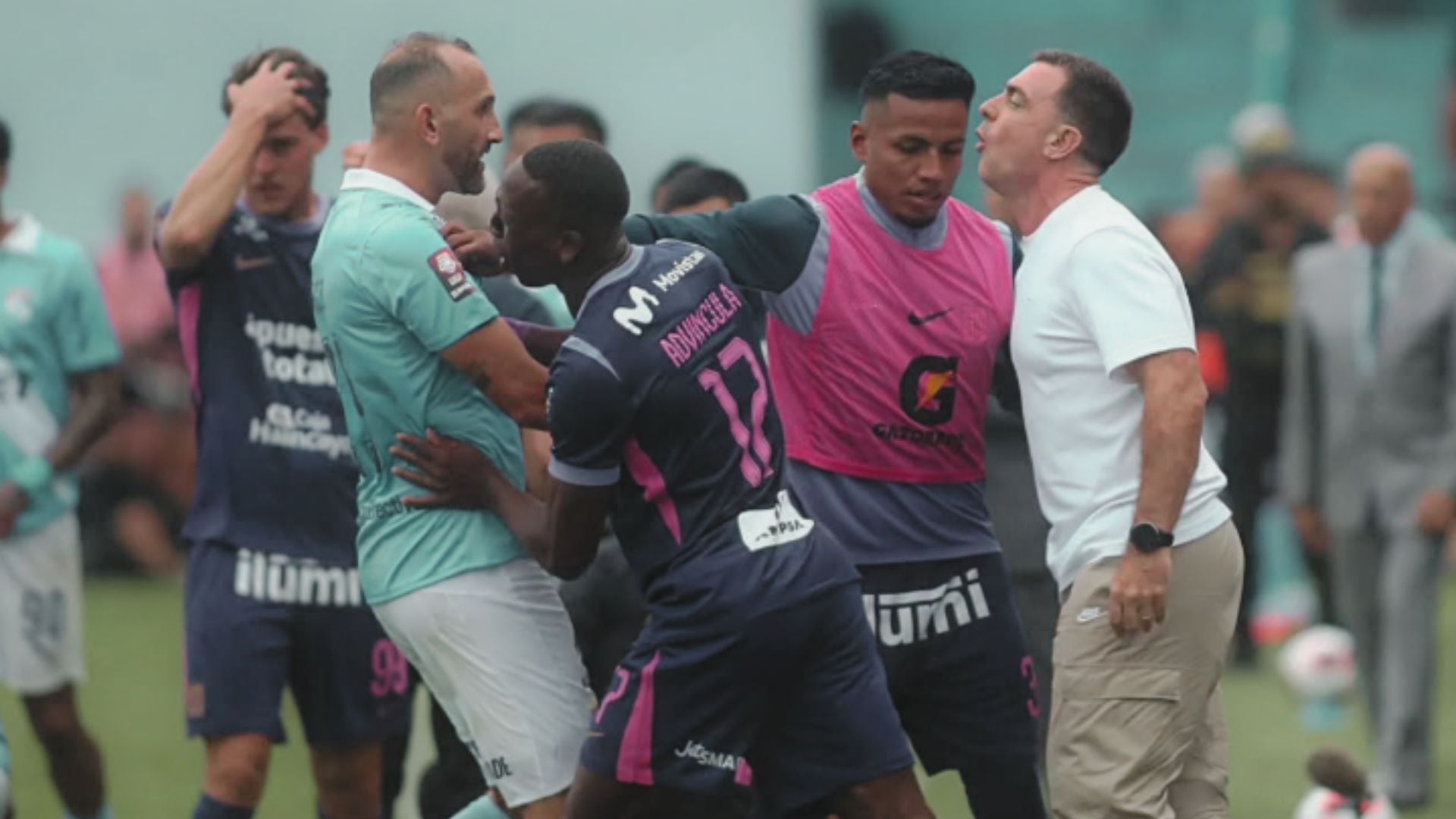 Hernán Barcos vs Pablo Guede: ¿cómo se inició el fuerte cruce entre el delantero de Sporting Cristal y DT de Alianza Lima?