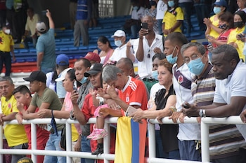 Cientos de ciudadanos asistieron al