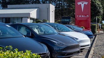 El llamado a revisión de Tesla afecta a más de 218.000 vehículos en Estados Unidos
