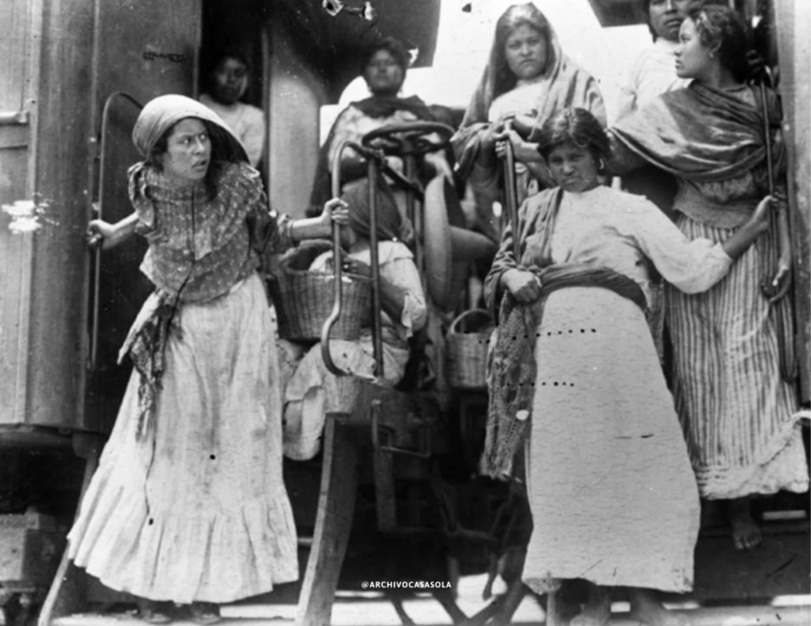 Vania Casasola suma casi 30 años de trabajo en el desarrollo de exposiciones y proyectos basados en la Colección Gustavo Casasola. Crédito: Archivo Casasola