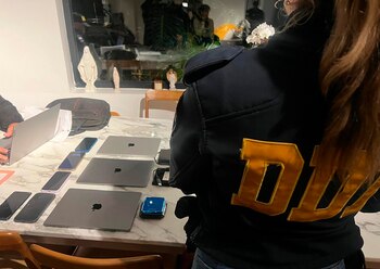 Computadoras incautadas en uno de