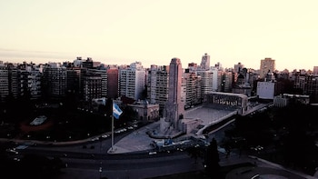 La bandera flamea bien alto