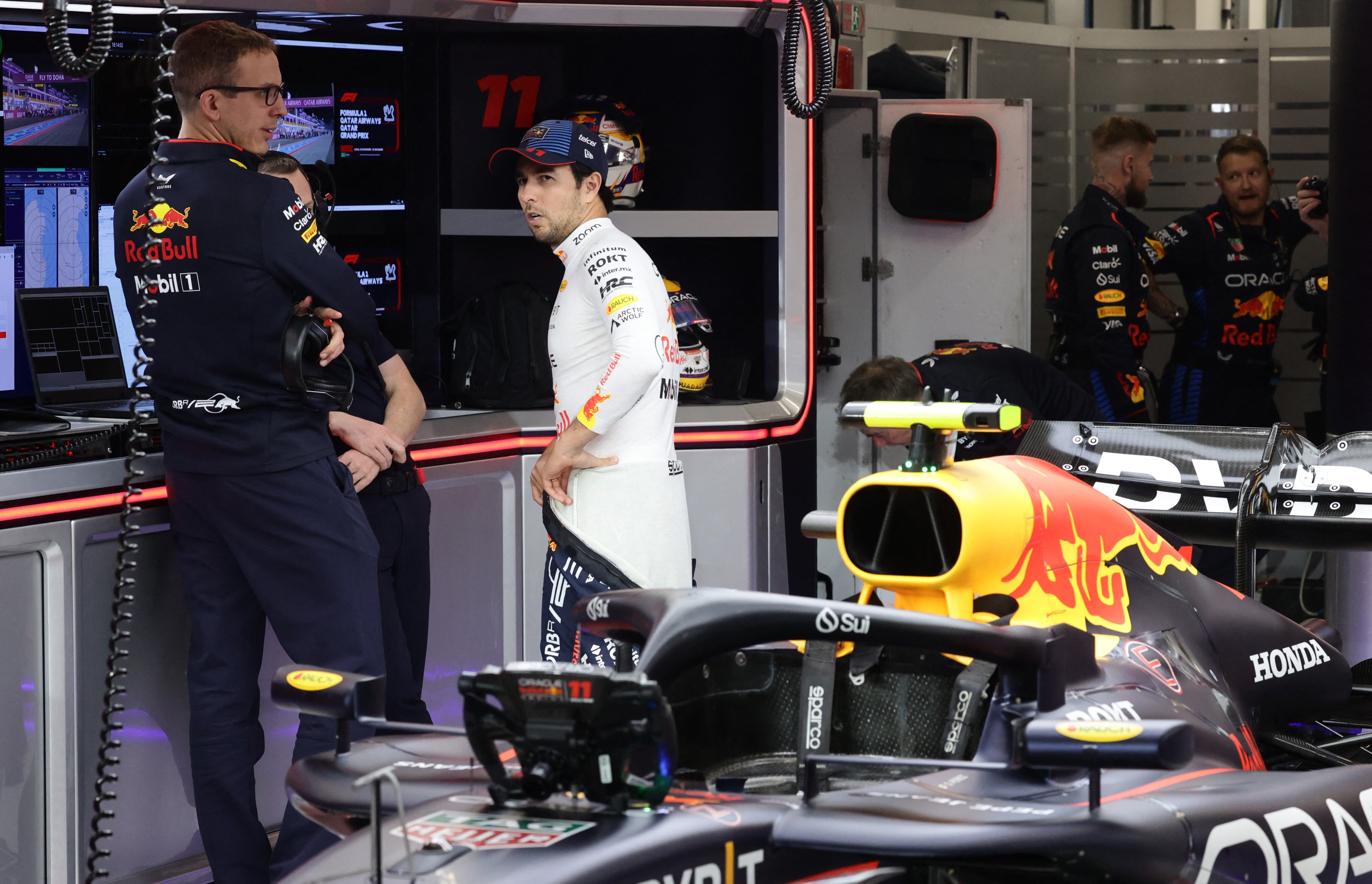 El piloto mexicano sumó más de 80 puntos en el inicio de la temporada pasada, mientras que Tsunoda y Lawson sólo sumaron dos unidades en las primersa cinco carreras con Red Bull (REUTERS/Jakub Porzycki)