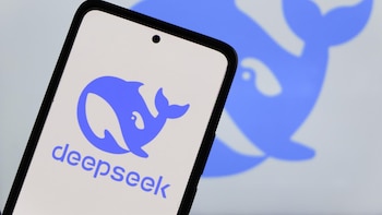 DeepSeek lanza un modelo de IA experimental que rivaliza con Opus 4.8 de Anthropic en tareas de agentes y multimodal
