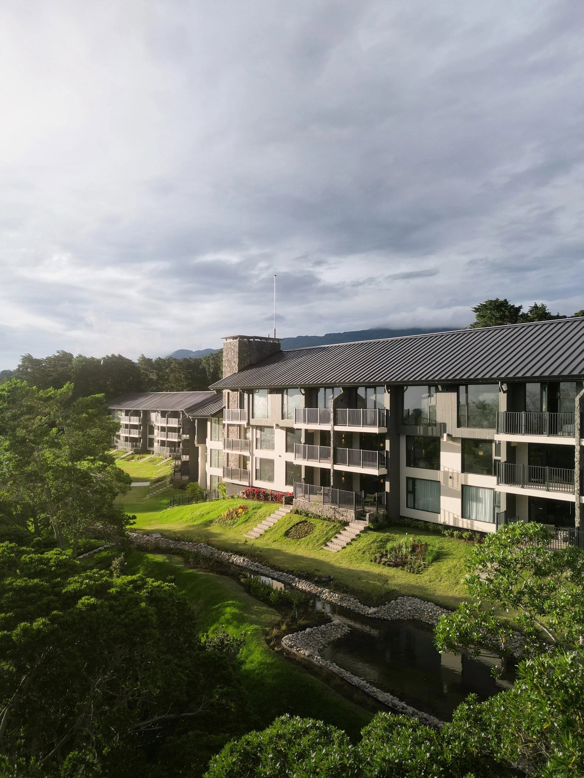 28/09/2026 Montara Hotel, Tapestry Collection by Hilton.
El grupo hotelero Hilton ha anunciado la apertura del Montara Hotel, Tapestry Collection by Hilton, ubicado en la región montañosa de Heredia (Costa Rica), un establecimiento de 97 habitaciones que supone la entrada de esta enseña en el mercado de Costa Rica y en el conjunto de Centroamérica.
ESPAÑA EUROPA MADRID ECONOMIA
HILTON