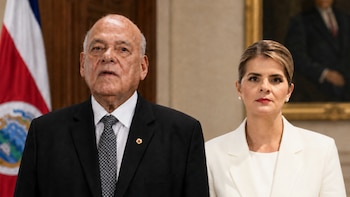 Presidente de la Corte Suprema rechaza nuevamente reunión con Laura Fernández y advierte sobre independencia judicial