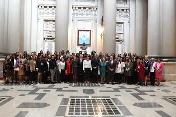 Más de 100 integrantes de