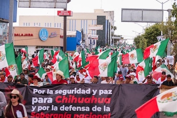 La dirigencia de Morena llega al Palacio de Gobierno de Chihuahua.