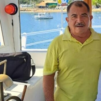 El cuerpo fue hallado debajo de una embarcación