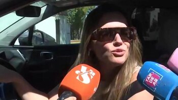 Melody, atendiendo a los medios