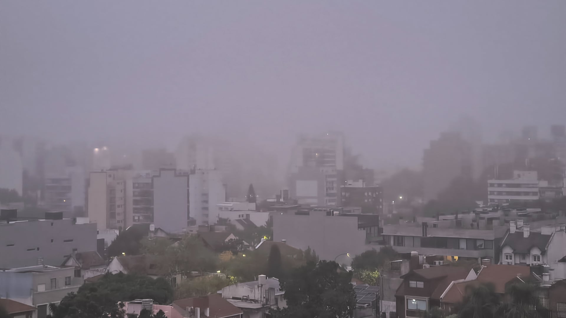 La niebla complica la visibilidad en el AMBA
