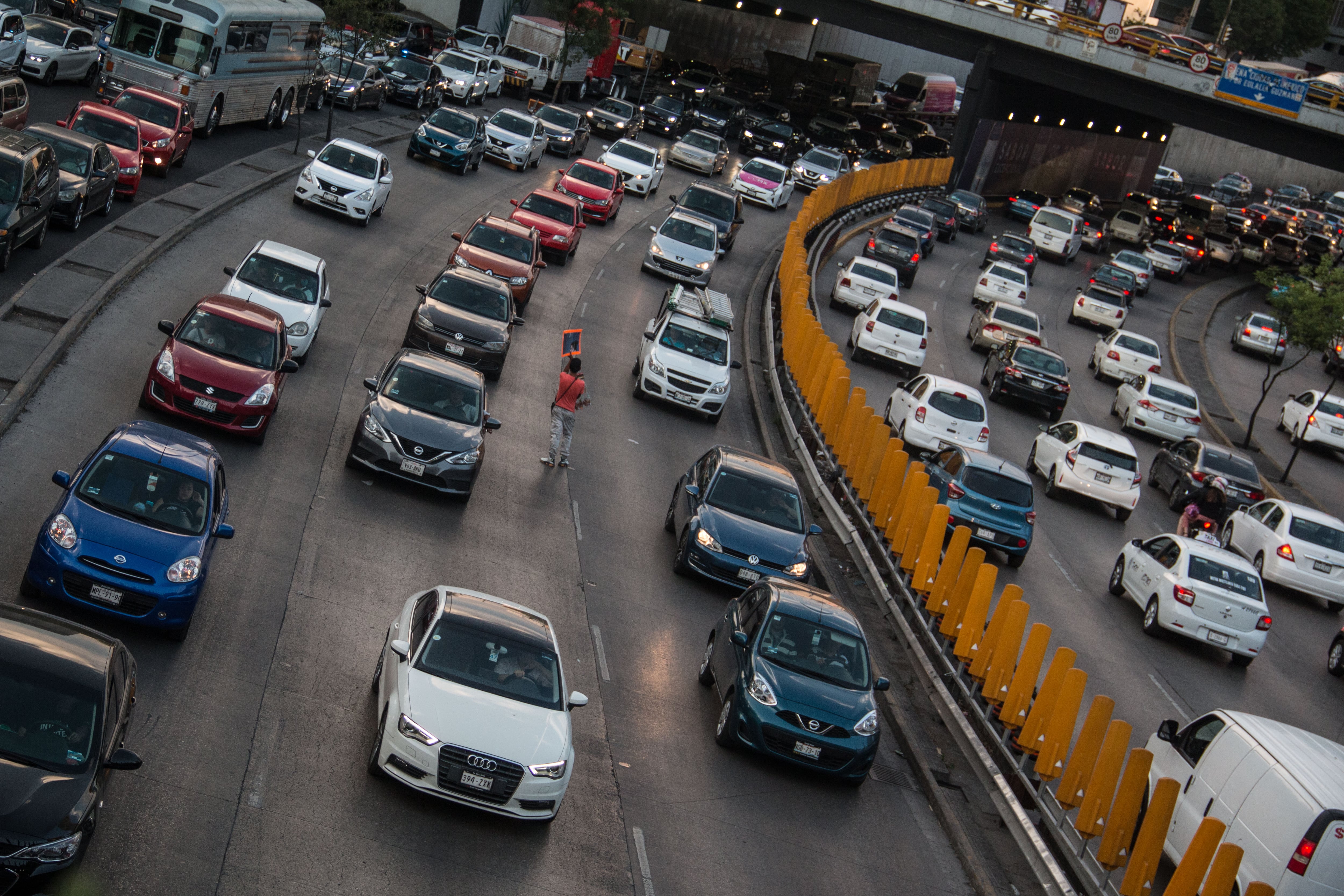 El PAN CDMX reiteró su disposición para trabajar junto al Gobierno en la revisión y eventual modificación del marco legal, con el objetivo de tipificar como delito grave el arrojar piedras a automovilistas. FOTO: ANDREA MURCIA /CUARTOSCURO.COM