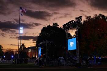 La sede del comando de campaña de Harris, la Universidad Howard (REUTERS/Daniel Cole)