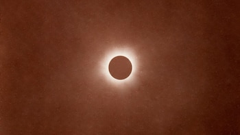 Eclipse solar total en Burgos, a las 13 h. 8 m. 45 sg. (Archivo municipal de Burgos)