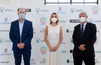 Fabiola Yáñez, junto al intendente