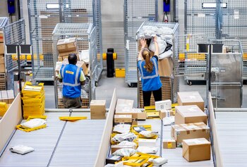 La baja bancarización, la logística,