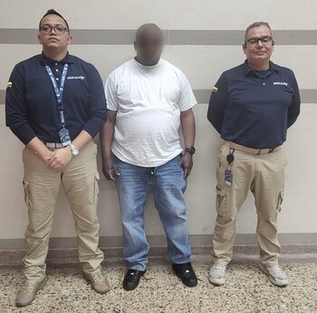 El hombre tiene antecedentes por