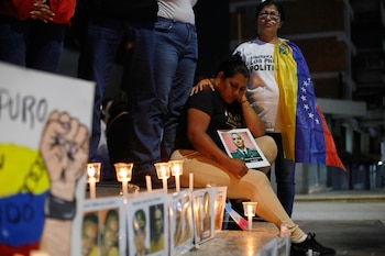 Familiares de presos políticos esperan