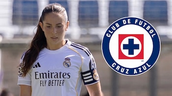 Una jugadora con camiseta blanca del Real Madrid a la izquierda y el escudo circular del Club de Fútbol Cruz Azul a la derecha.