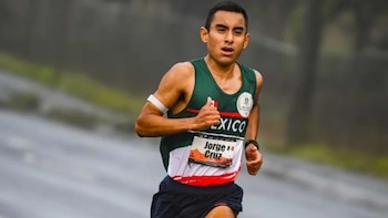 Quién es Jorge Luis Cruz, el mexicano que impuso un nuevo récord nacional en el Maratón de Chicago